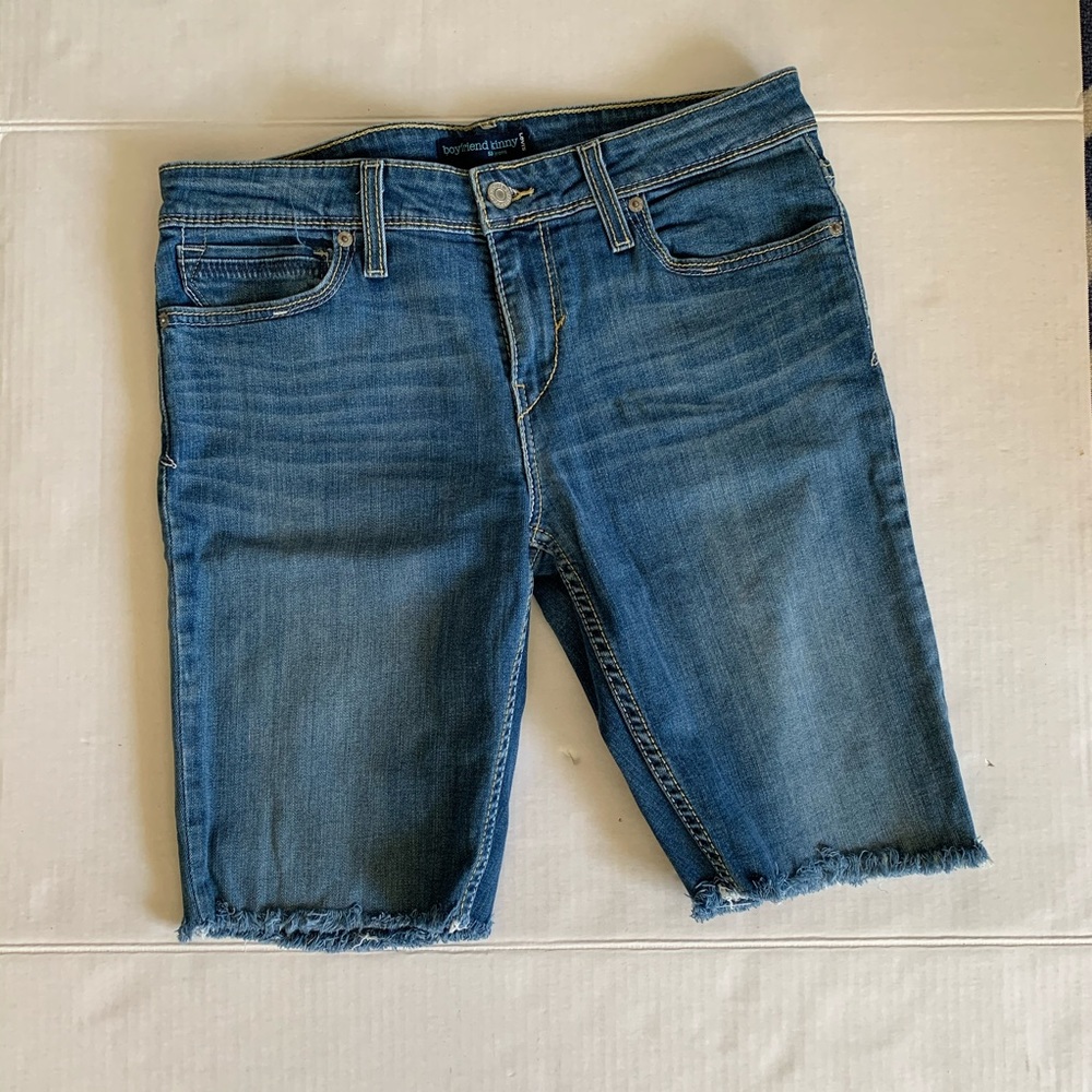 Levi’s Boyfriend Skinny Cut-Off Shorts (B19)